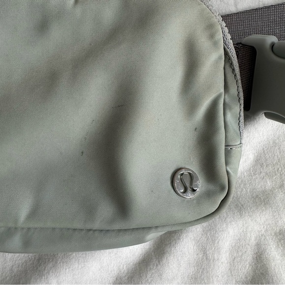 Lululemon Light Grey Everywhere Belt Bag - Picture 3 of 5